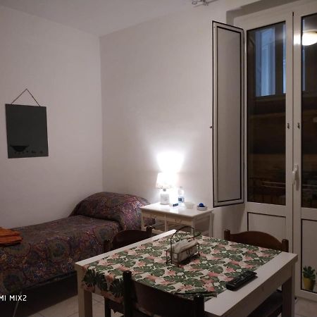 Camere Simili A Ostello Solo Per Uomini - Hostel-Like Rooms Only For Man Таранто Экстерьер фото