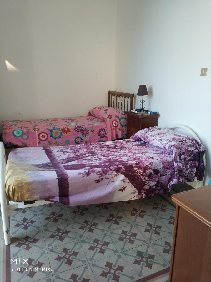 Camere Simili A Ostello Solo Per Uomini - Hostel-Like Rooms Only For Man Таранто Экстерьер фото